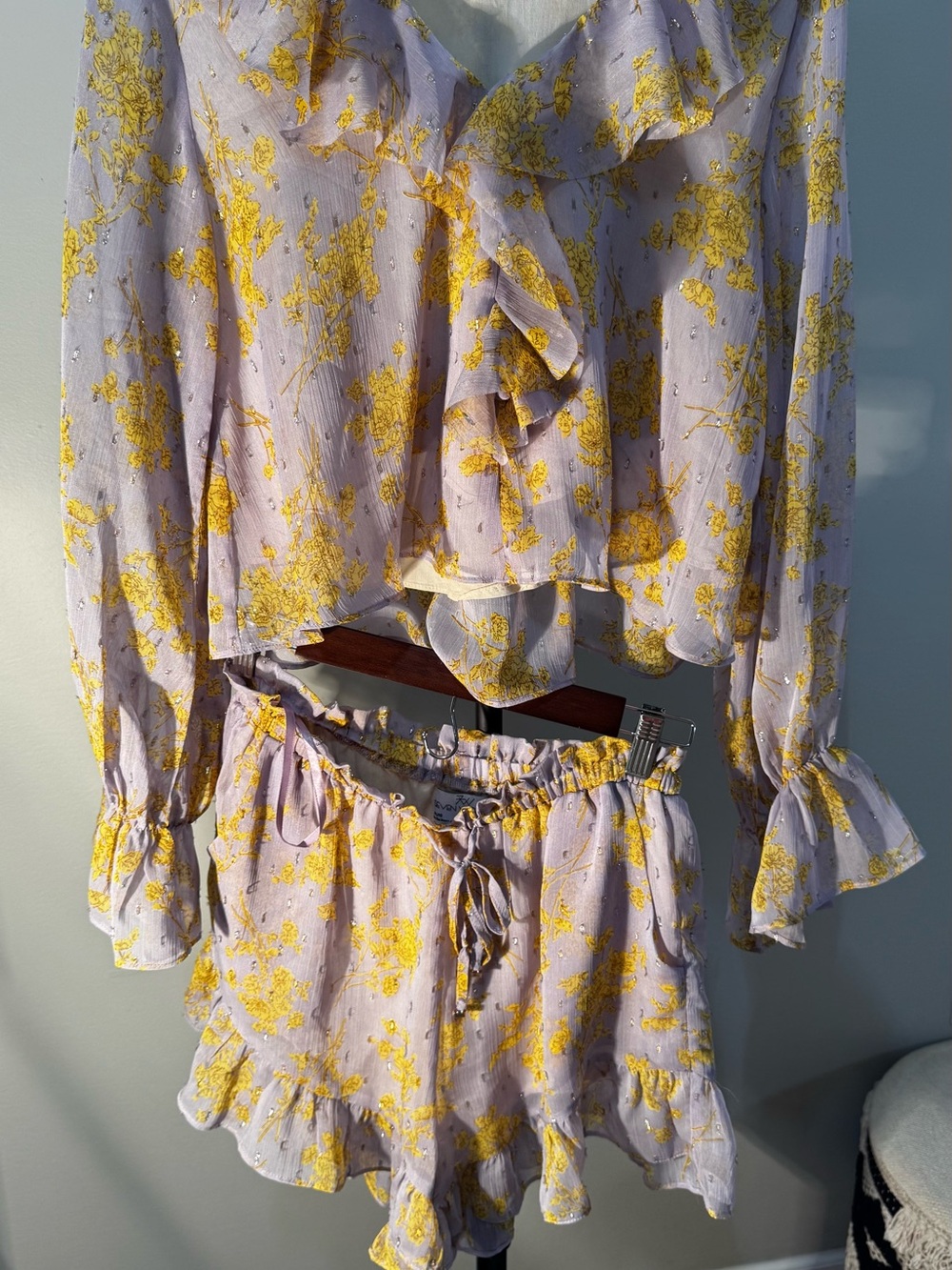 Seven Wonders Lavender Floral 2 Piece Set Top & Ruffle Shorts Size US 8